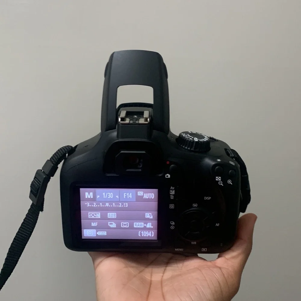 Canon camera (eos 4000d)